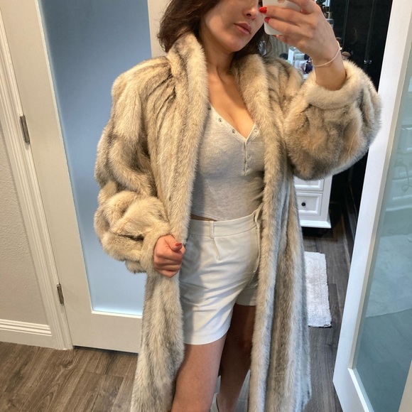 Elegant Vintage Fur Coat 🔥. Female Mink Fur Luxurious & Rare Fur - Picture 1 of 15